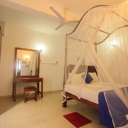 Tharanga Surfing Villa Ahangama Extérieur photo
