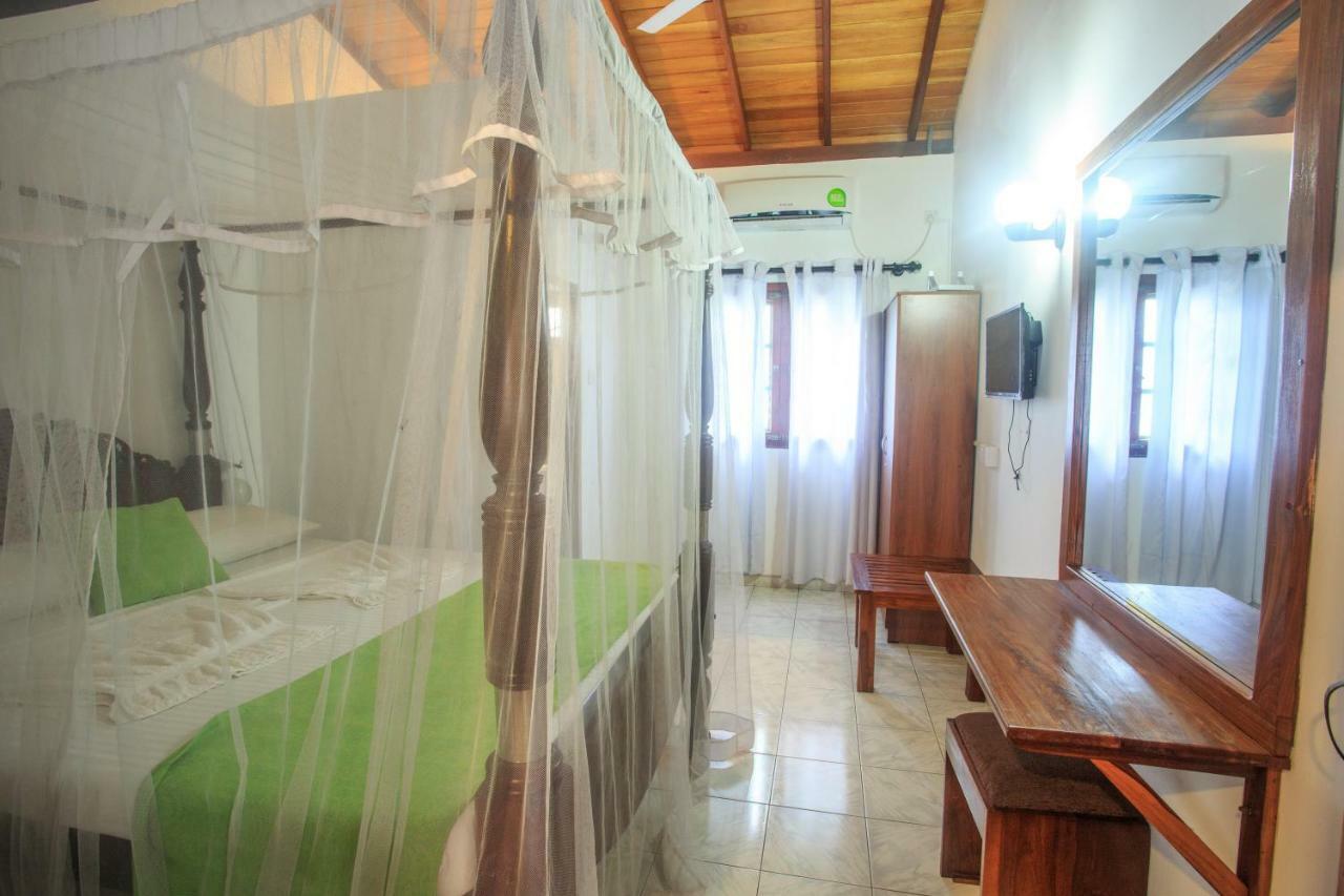 Tharanga Surfing Villa Ahangama Extérieur photo